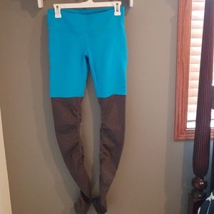 Alo Yoga over the heel yoga pants